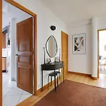Elegant Parisian -2Br 4P- Eiffel Tower