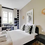 Elegant Parisian -2Br 4P- Eiffel Tower